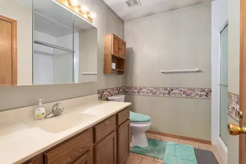 Bath - 917 W Turnberry Blvd, Ozark, MO 65721 photo 1 of 3