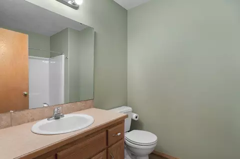 Bath - 629 S Canton Ave, Springfield, MO 65802 photo 4 of 5