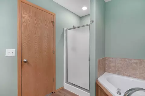 Bath - 629 S Canton Ave, Springfield, MO 65802 photo 2 of 5