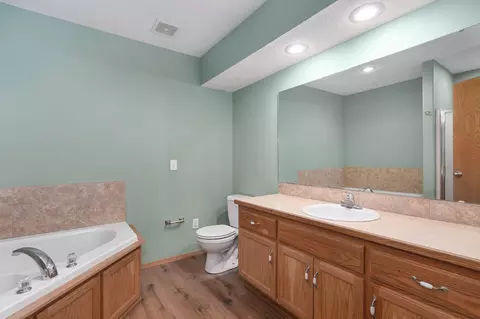 Bath - 629 S Canton Ave, Springfield, MO 65802 photo 1 of 5