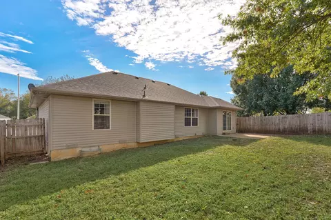 Exterior - 629 S Canton Ave, Springfield, MO 65802 photo 8 of 9