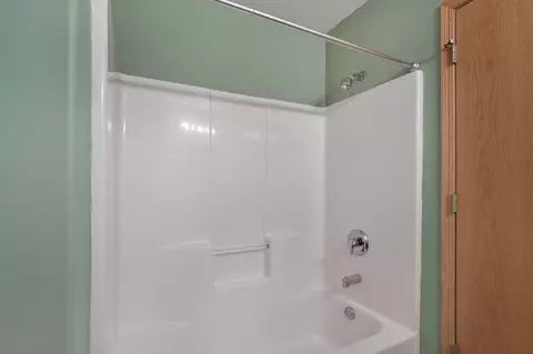 Bath - 629 S Canton Ave, Springfield, MO 65802 photo 5 of 5