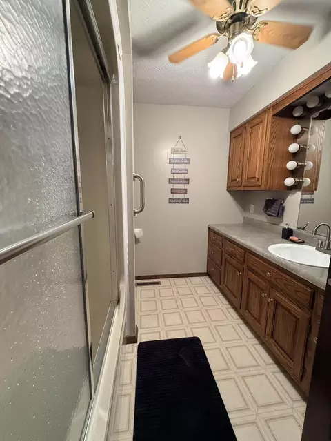 Bath - 4785 Lazy Acres Rd, Protem, MO 65733 photo 2 of 2