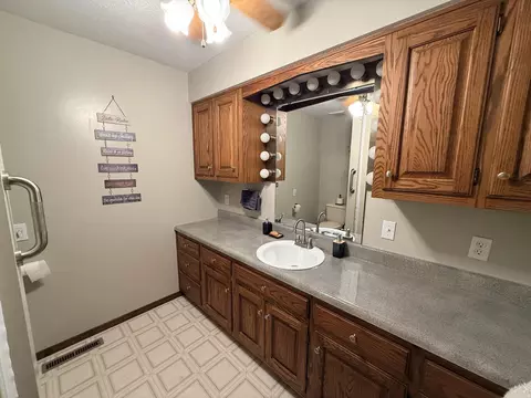 Bath - 4785 Lazy Acres Rd, Protem, MO 65733 photo 1 of 2