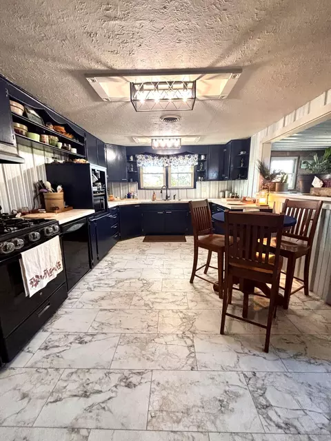 Kitchen - 14940 State Highway V, Diamond, MO 64840 photo 2 of 5