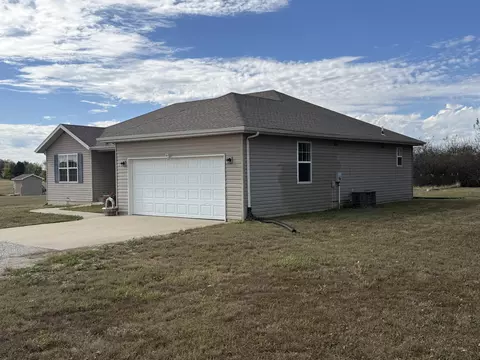 Exterior - 5419 S 165th Rd, Brighton, MO 65617 photo 2 of 13