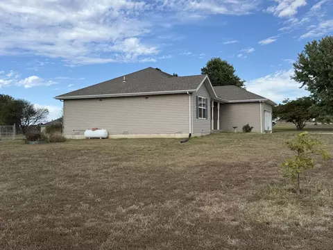 Exterior - 5419 S 165th Rd, Brighton, MO 65617 photo 8 of 13