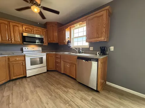 Kitchen - 5419 S 165th Rd, Brighton, MO 65617 photo 3 of 3