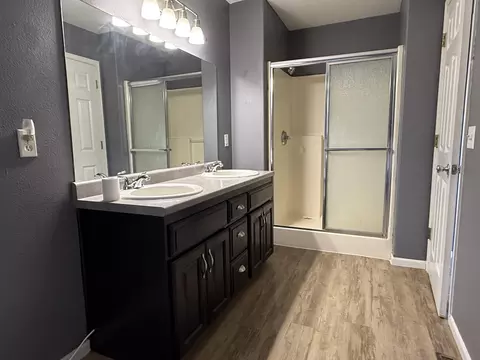 Bath - 5419 S 165th Rd, Brighton, MO 65617 photo 2 of 4
