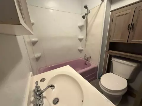 Bath - 2348 N Campbell Ave, Springfield, MO 65803 photo 1 of 2