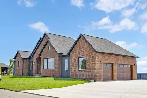 Exterior - 349 Sunset Dr, Saddlebrooke, MO 65630 photo 3 of 11
