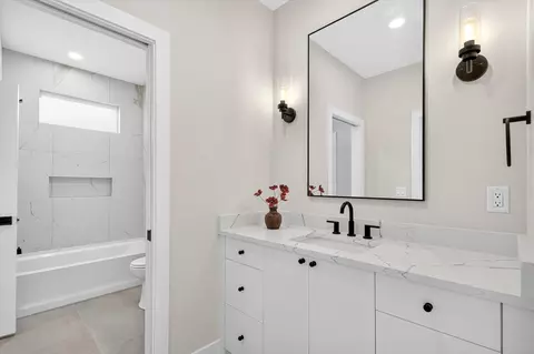 Bath - 349 Sunset Dr, Saddlebrooke, MO 65630 photo 8 of 11