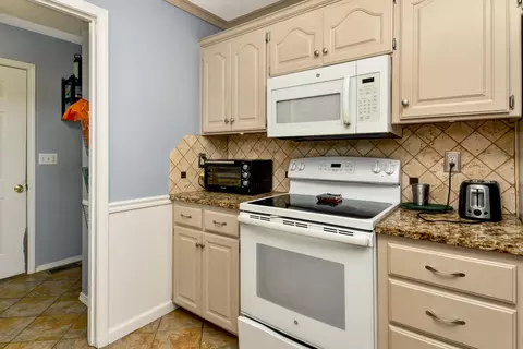 Kitchen - 212 W Tyler Dr, Ozark, MO 65721 photo 5 of 7