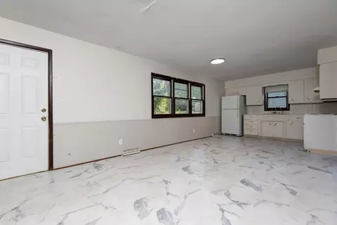 Living - 3237 S Ferguson Ave, Springfield, MO 65807 photo 5 of 7