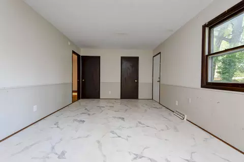 Living - 3237 S Ferguson Ave, Springfield, MO 65807 photo 7 of 7