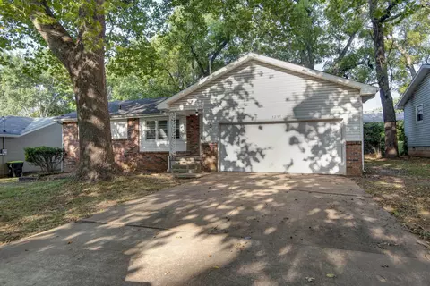 Exterior - 3237 S Ferguson Ave, Springfield, MO 65807 photo 2 of 3