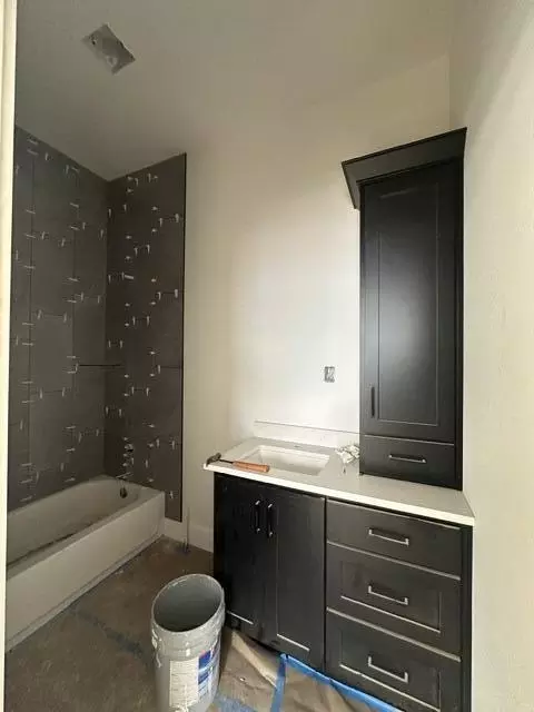 Bath - 1773 E Peartree Dr, Ozark, MO 65721 photo 3 of 4