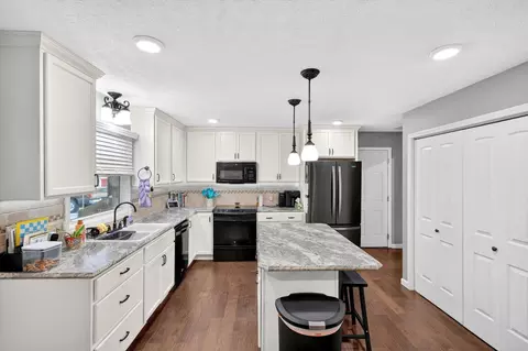 Kitchen - 4115 S Fairway Ave, Springfield, MO 65804 photo 2 of 3