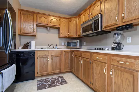 Kitchen - 4202 N Quail Run Rd, Ozark, MO 65721 photo 6 of 6