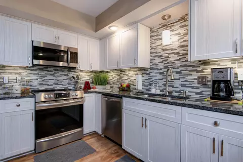 Kitchen - 4202 N Quail Run Rd, Ozark, MO 65721 photo 3 of 6