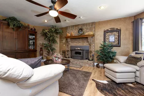 Living - 4202 N Quail Run Rd, Ozark, MO 65721 photo 2 of 4