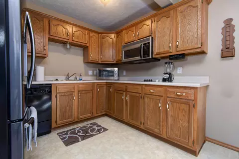 Kitchen - 4202 N Quail Run Rd, Ozark, MO 65721 photo 5 of 6