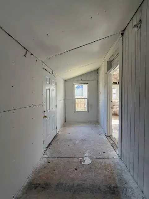 Entry Way - 2038 N Franklin Ave, Springfield, MO 65803 photo 2 of 3