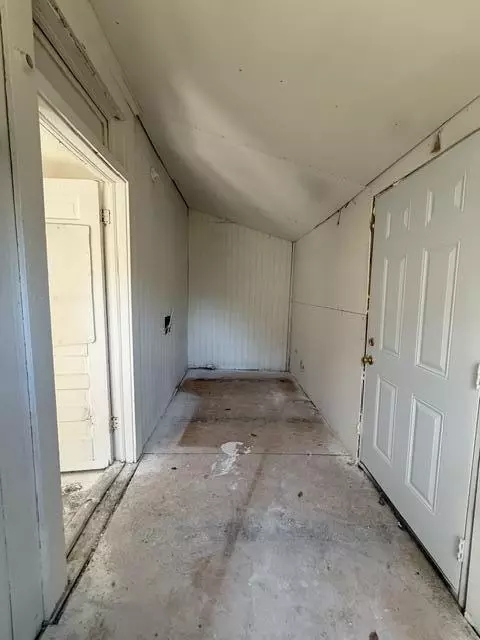 Entry Way - 2038 N Franklin Ave, Springfield, MO 65803 photo 1 of 3