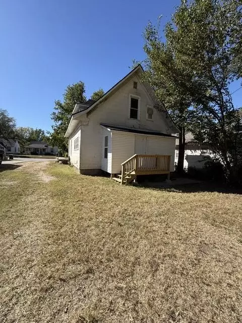 Exterior - 2038 N Franklin Ave, Springfield, MO 65803 photo 3 of 4