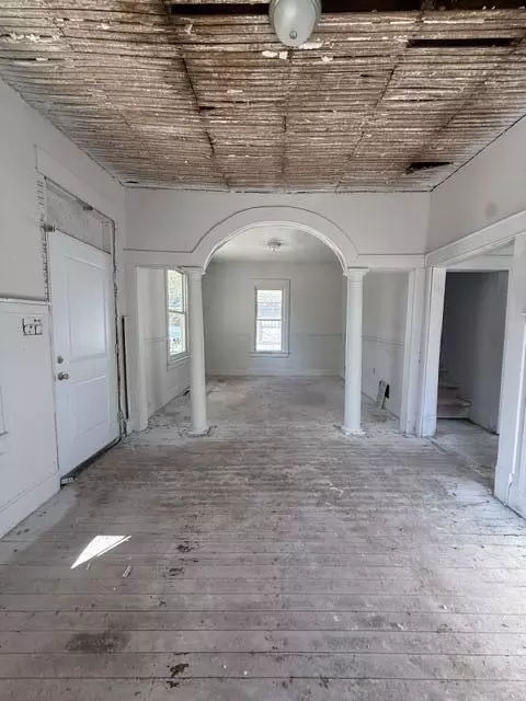 Living - 2038 N Franklin Ave, Springfield, MO 65803 photo 2 of 5