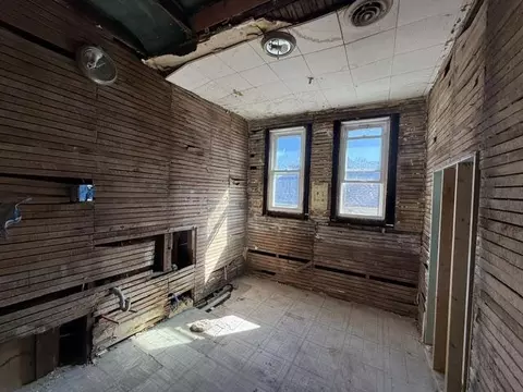 Bath - 2038 N Franklin Ave, Springfield, MO 65803 photo 1 of 1