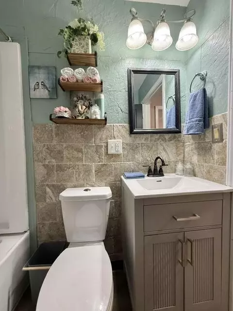 Bath - 1743 S South Ave, Springfield, MO 65807 photo 2 of 2