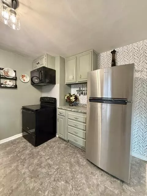 Kitchen - 1743 S South Ave, Springfield, MO 65807 photo 2 of 3