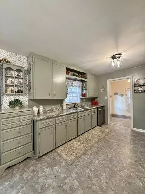 Kitchen - 1743 S South Ave, Springfield, MO 65807 photo 1 of 3