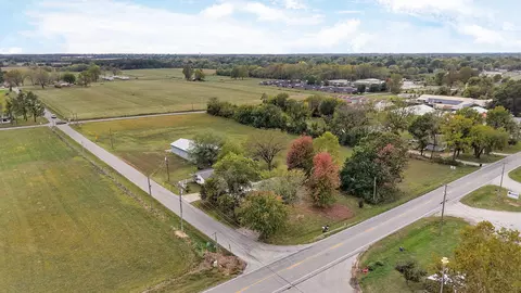 1224 E Church St, Aurora, MO 65605 photo 32