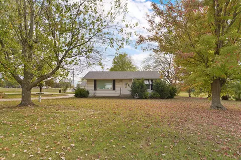 1224 E Church St, Aurora, MO 65605 photo 2
