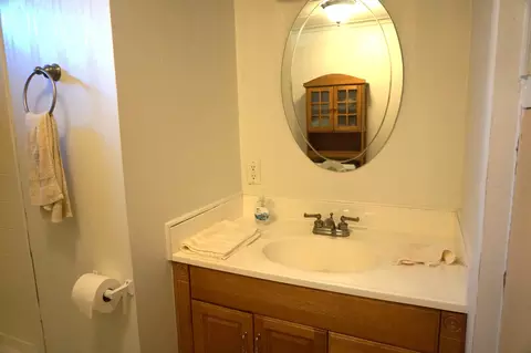 Bath - 691 Showplace Gtwy, Branson, MO 65616 photo 2 of 5