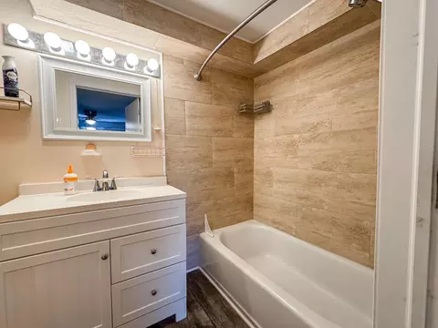 Bath - 2764 N Fort Ave, Springfield, MO 65803 photo 1 of 7