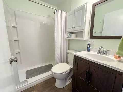Bath - 2764 N Fort Ave, Springfield, MO 65803 photo 5 of 7