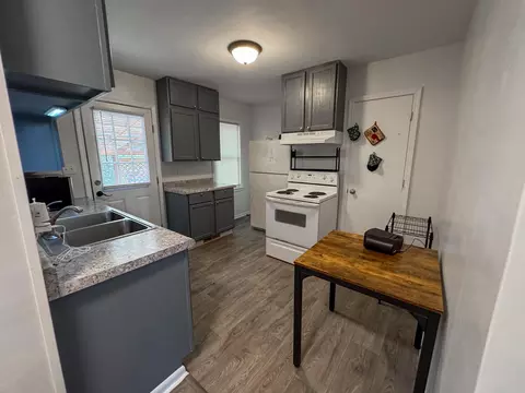 Kitchen - 2764 N Fort Ave, Springfield, MO 65803 photo 3 of 4