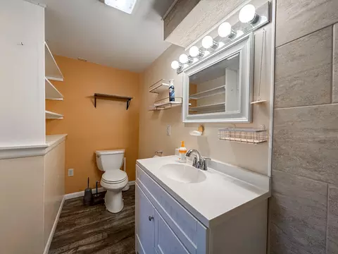 Bath - 2764 N Fort Ave, Springfield, MO 65803 photo 4 of 7