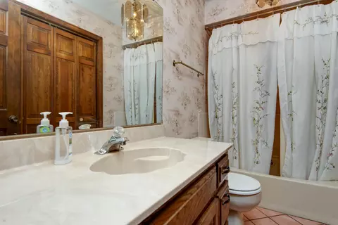 Bath - 2062 S Butterfly Ave, Springfield, MO 65807 photo 2 of 2