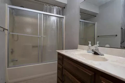 Bath - 2062 S Butterfly Ave, Springfield, MO 65807 photo 1 of 2