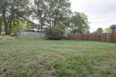 Exterior - 2062 S Butterfly Ave, Springfield, MO 65807 photo 5 of 7