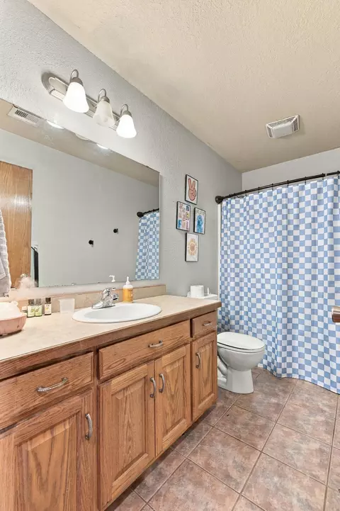 Bath - 721 Sean Ct, Oronogo, MO 64855 photo 2 of 6