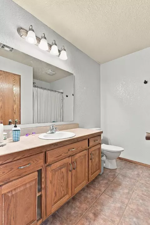 Bath - 721 Sean Ct, Oronogo, MO 64855 photo 5 of 6