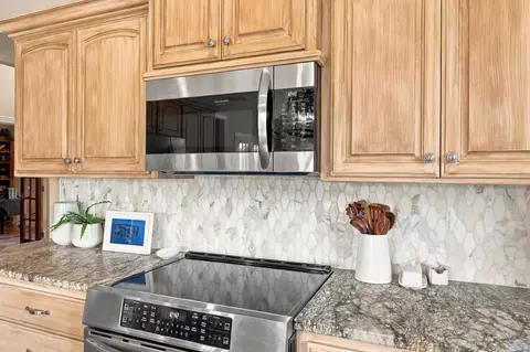 Kitchen - 3826 E Fox Grape Rd, Springfield, MO 65809 photo 6 of 7