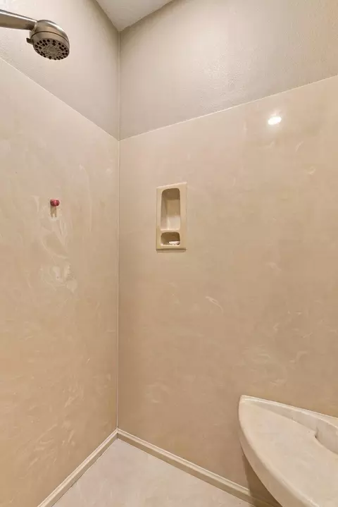 Bath - 3826 E Fox Grape Rd, Springfield, MO 65809 photo 3 of 8