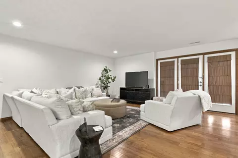 Living - 3826 E Fox Grape Rd, Springfield, MO 65809 photo 8 of 9