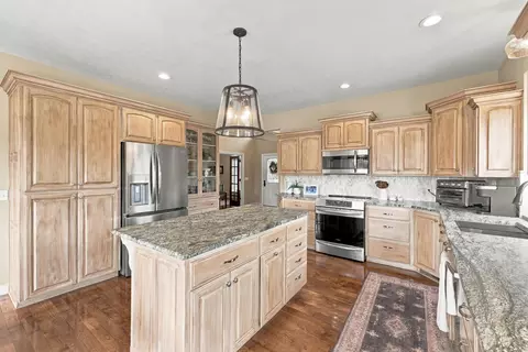 Kitchen - 3826 E Fox Grape Rd, Springfield, MO 65809 photo 3 of 7
